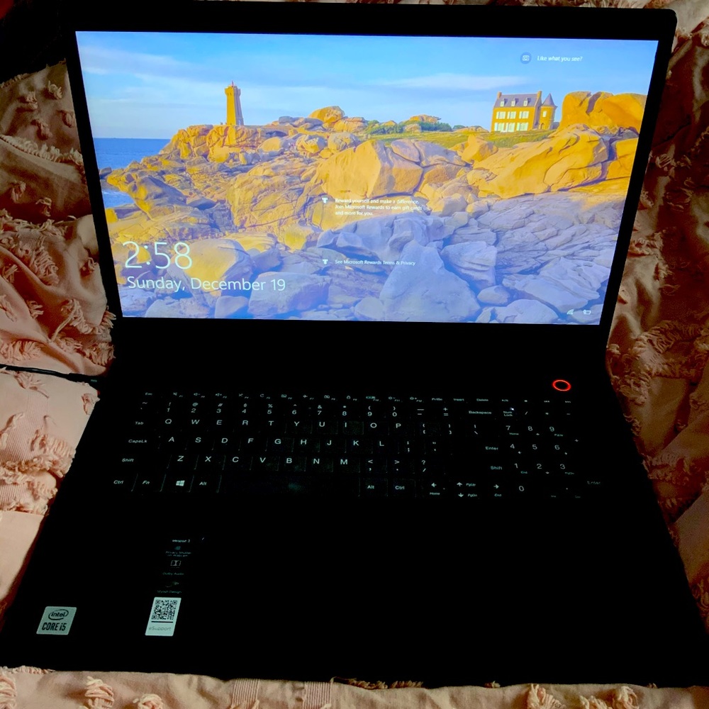 Lenovo Intel core 15 laptop w/ enhanced features such as fingerprint sign in